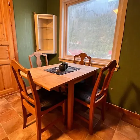 Rimelig Og Romslig Leilighet, 5 Pers * Svolvær